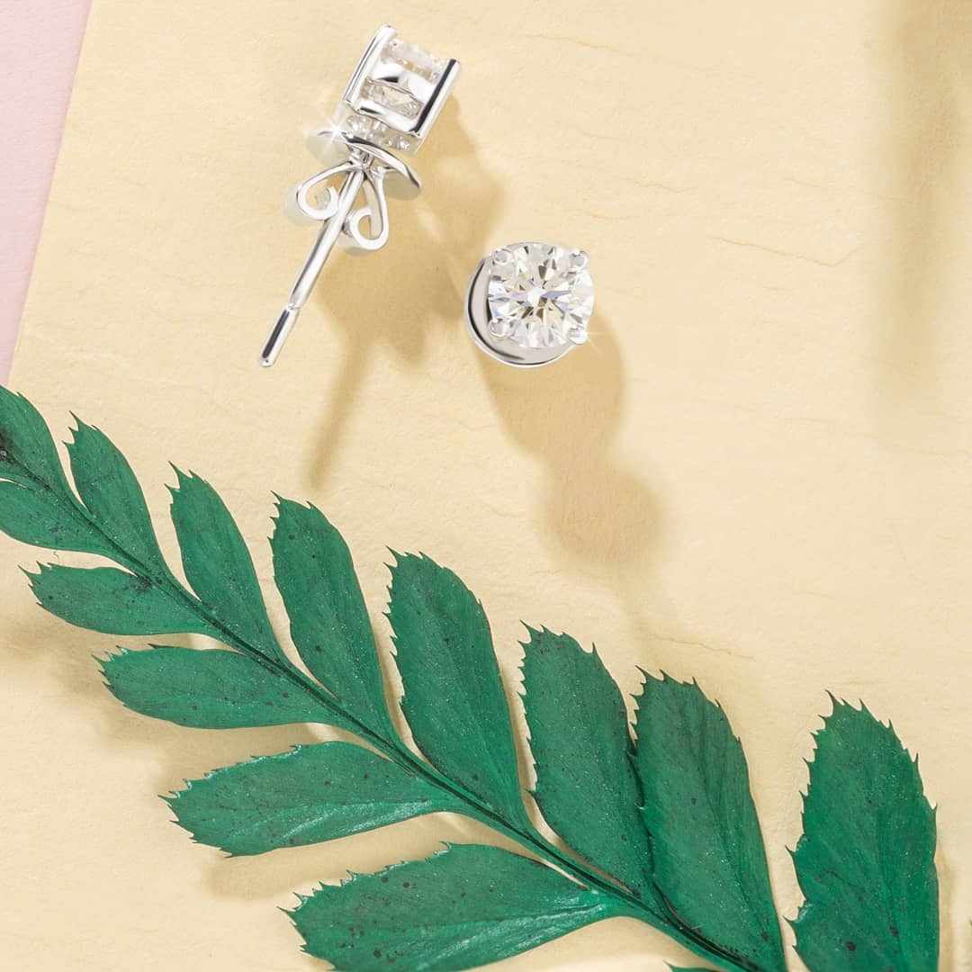 anting berlian Wanita