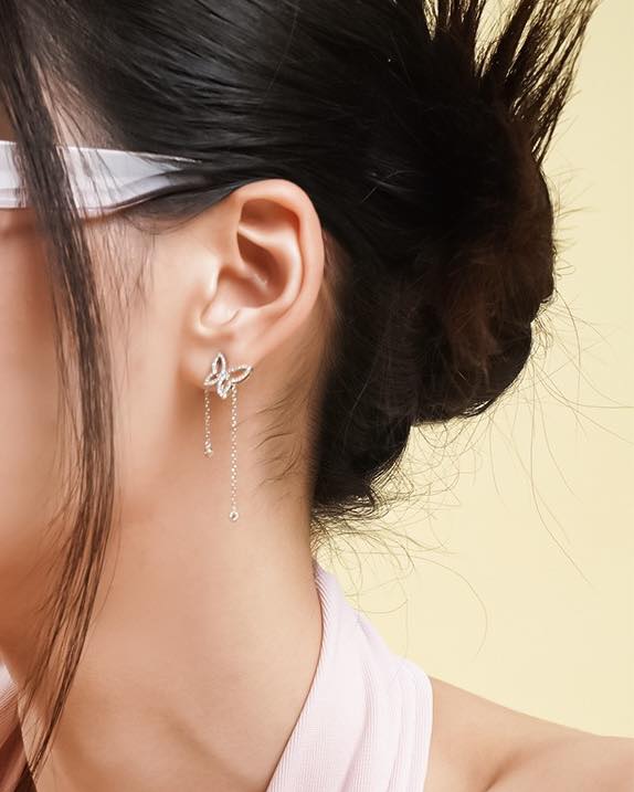 Rekomendasi anting berlian wanita