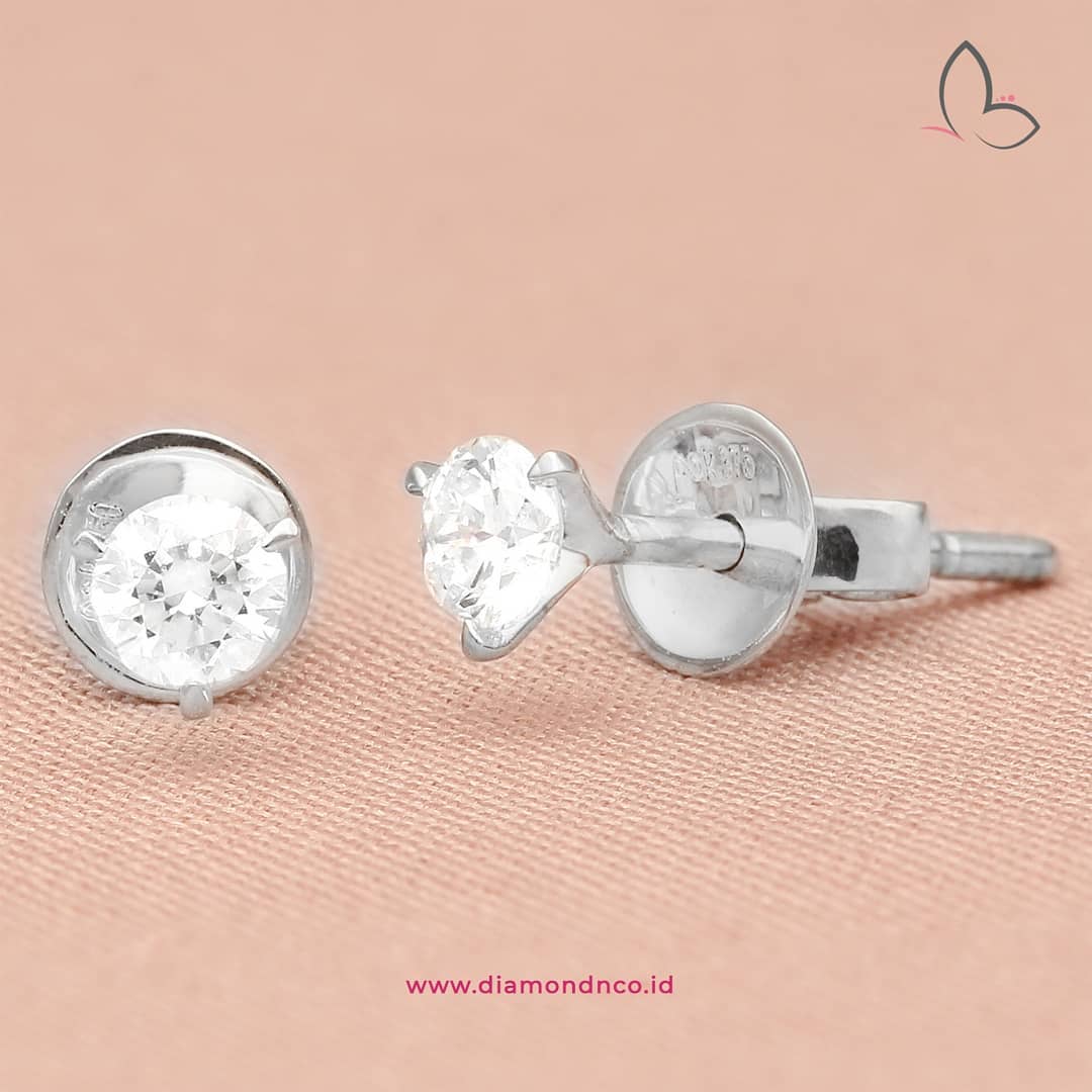 Anting berlian pria
